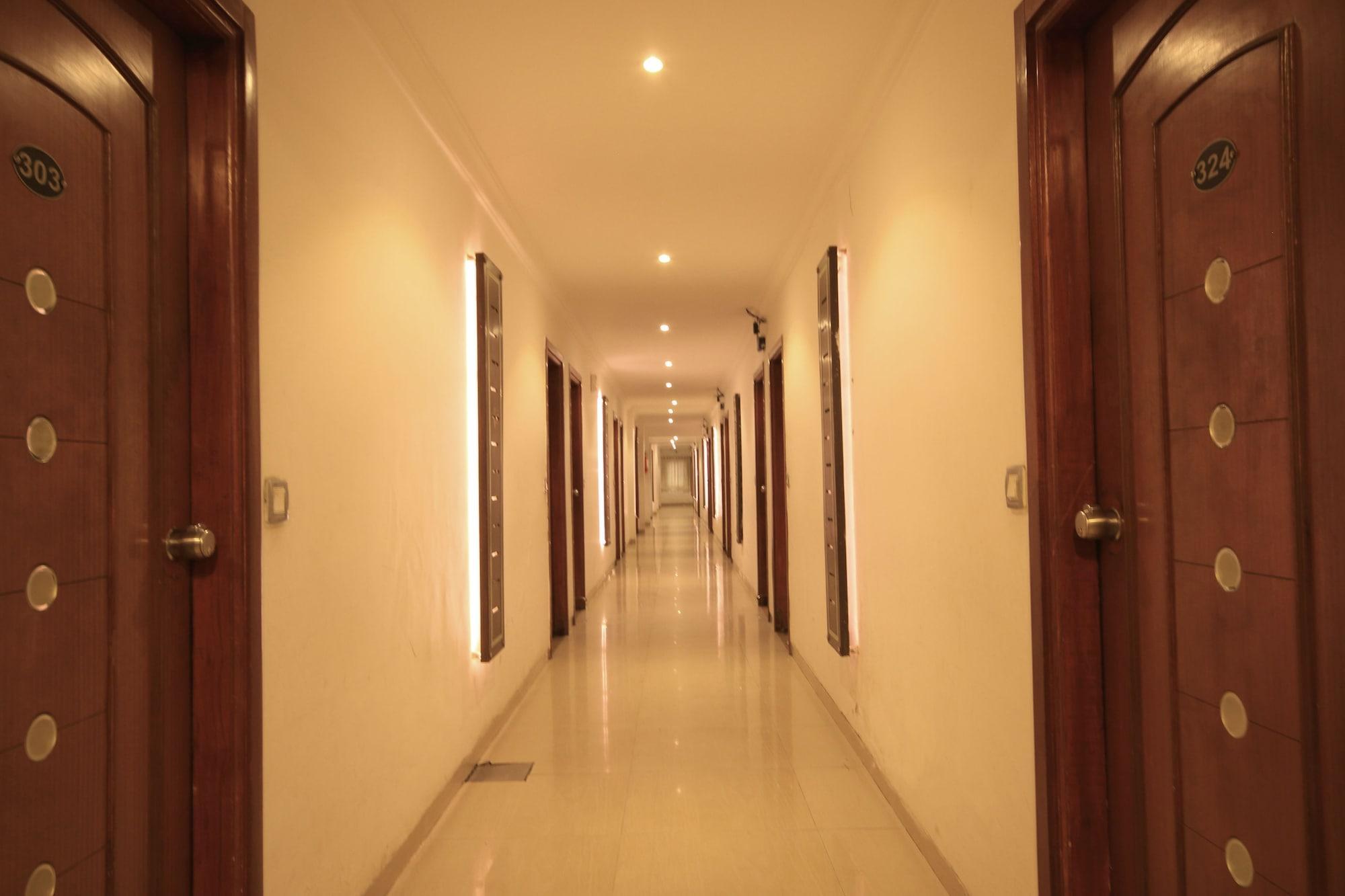 Fabhotel Kadamb Inn Ahmadabad Zewnętrze zdjęcie