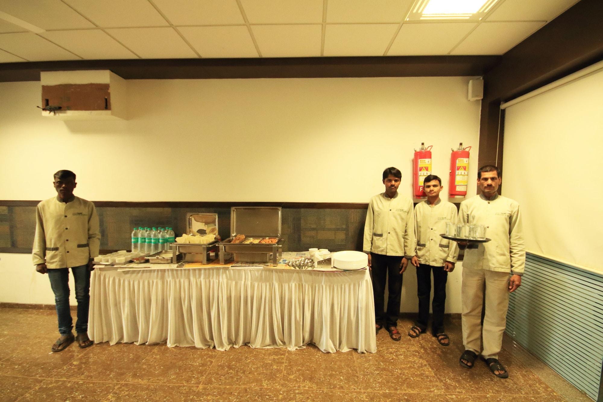Fabhotel Kadamb Inn Ahmadabad Zewnętrze zdjęcie
