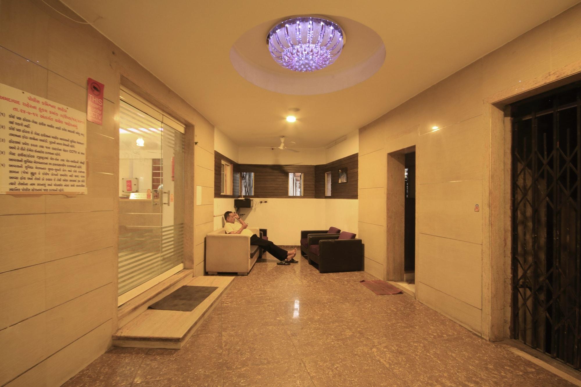 Fabhotel Kadamb Inn Ahmadabad Zewnętrze zdjęcie