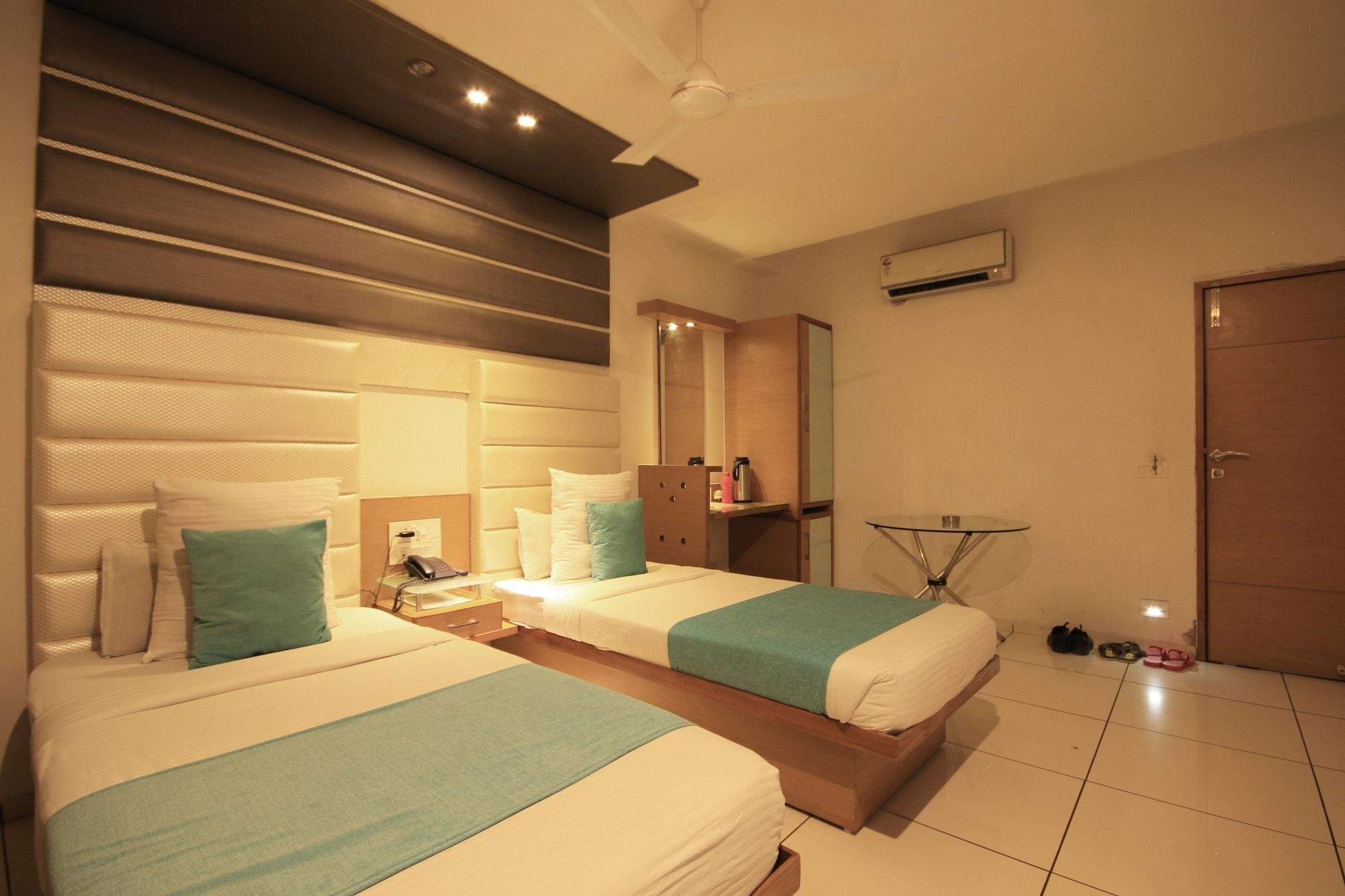 Fabhotel Kadamb Inn Ahmadabad Zewnętrze zdjęcie