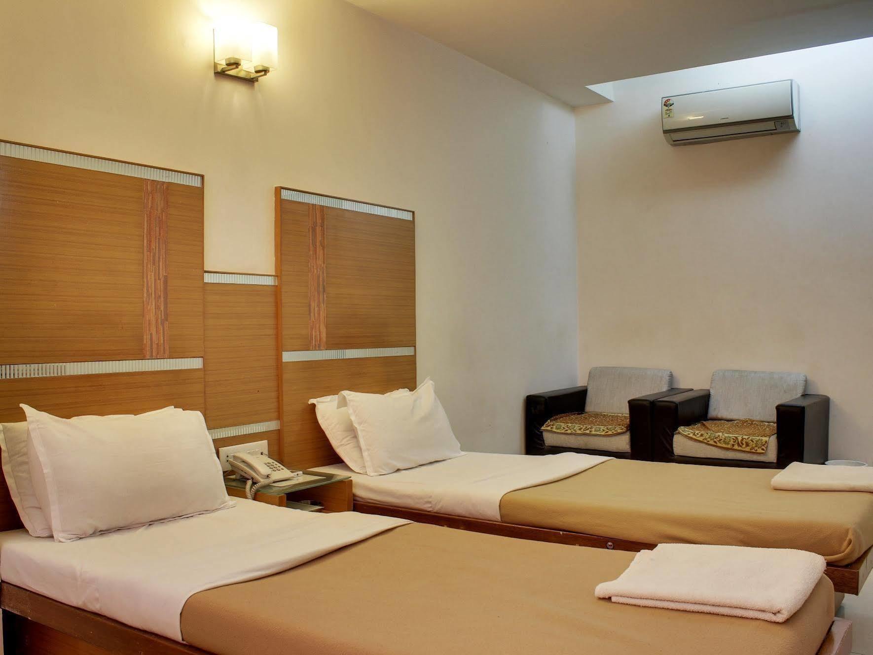 Fabhotel Kadamb Inn Ahmadabad Zewnętrze zdjęcie